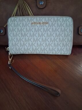 Michael Kors Beige/Gold MK Signature Zip Wristlet Wallet